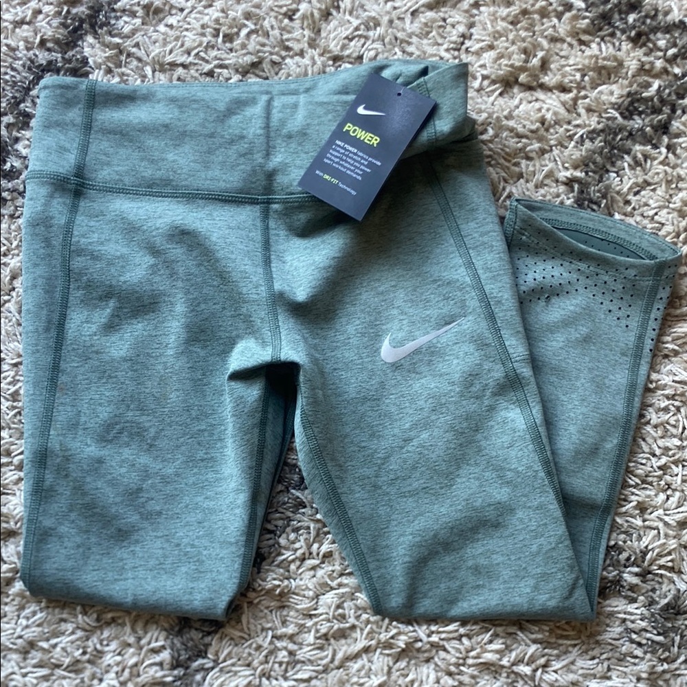 NWT Nike Epic One Luxe Tight Fit Cropped Leggings